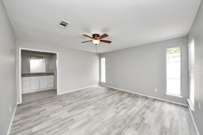 Building Photo - 19734 Oakland Valley Dr