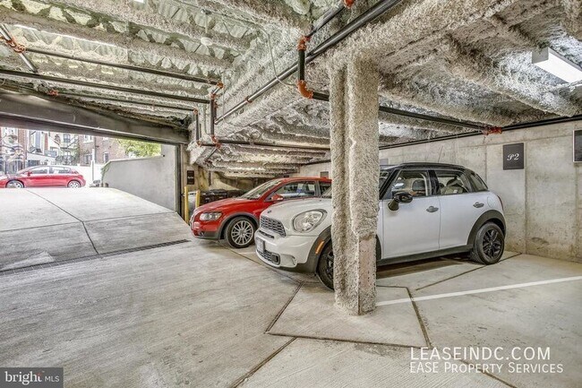 Building Photo - 3240 Hiatt Pl NW