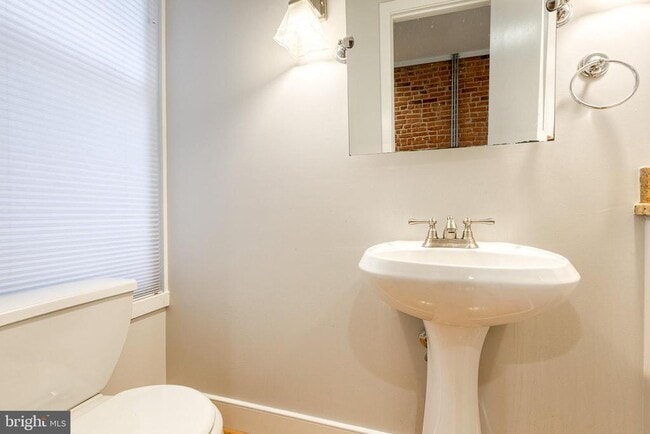 Building Photo - 632 E Fort Ave