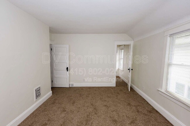 Building Photo - 3971 E 71st St