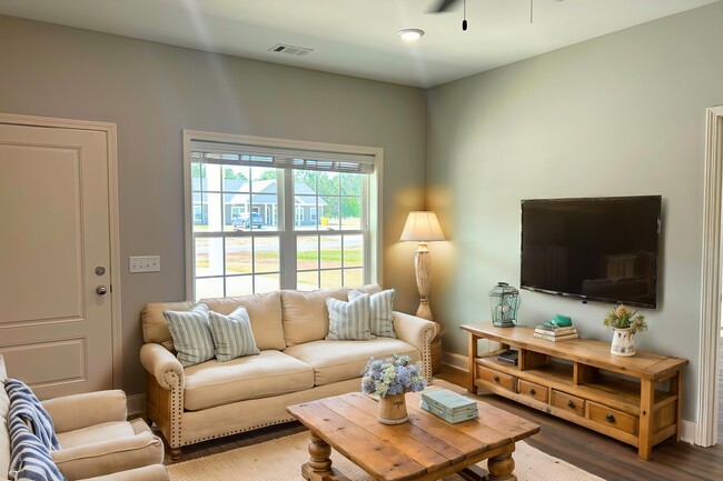 Building Photo - 227 Firefly Ln