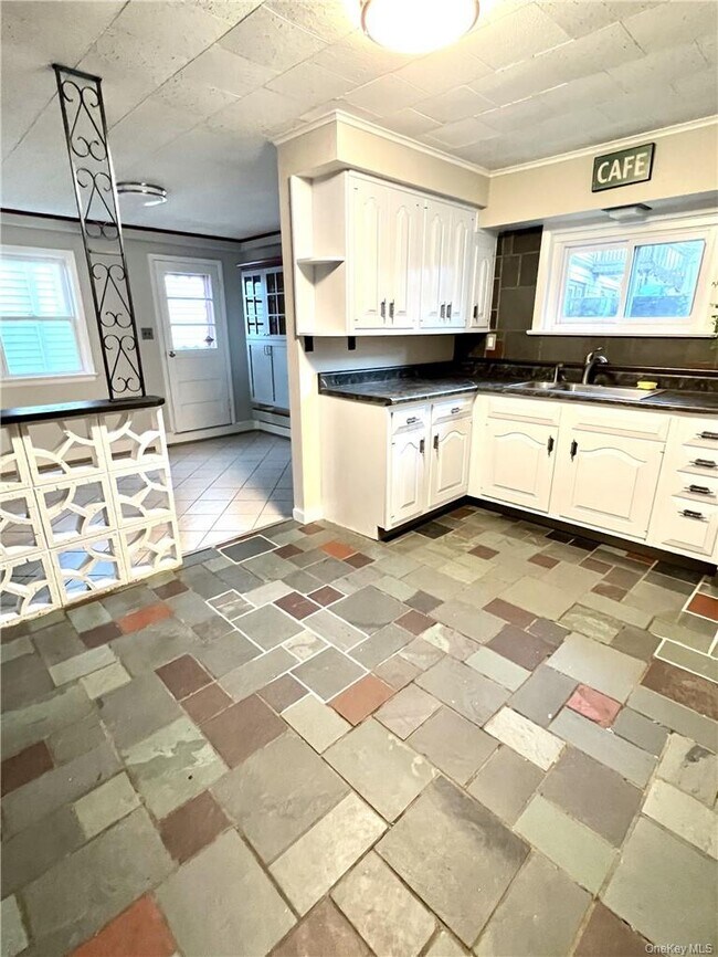 Building Photo - 3 Muller Ave