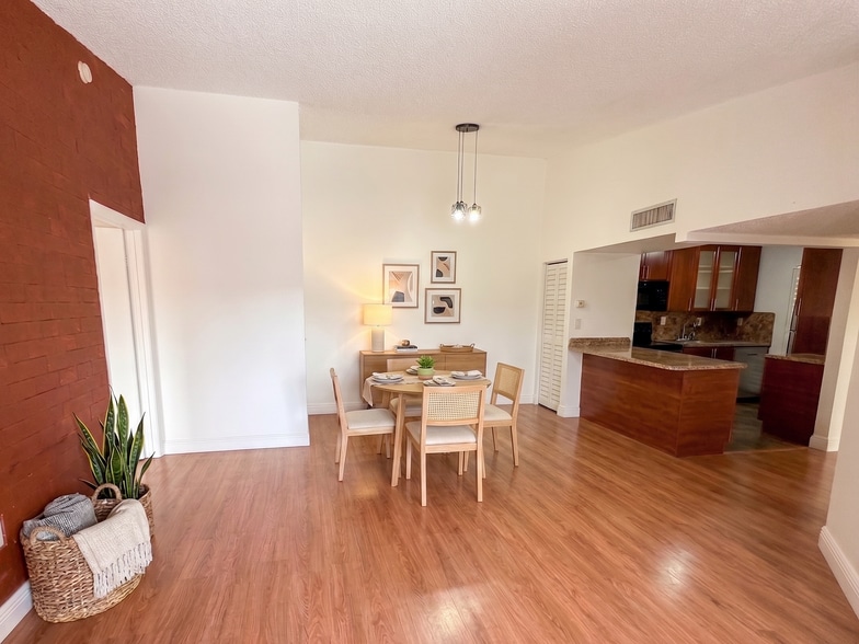 Dining room - 20741 NE 4th Ct