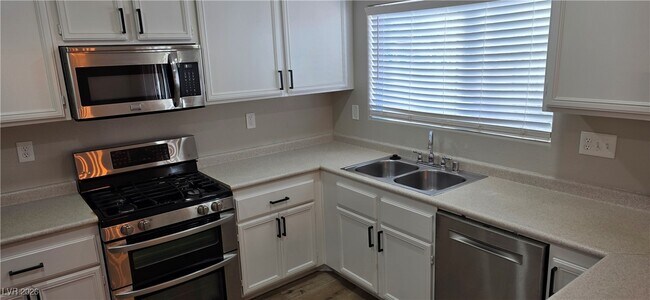 Building Photo - 6237 Capehart Falls St