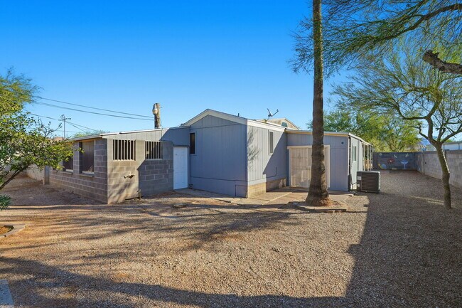 Building Photo - 2237 W Foothill St