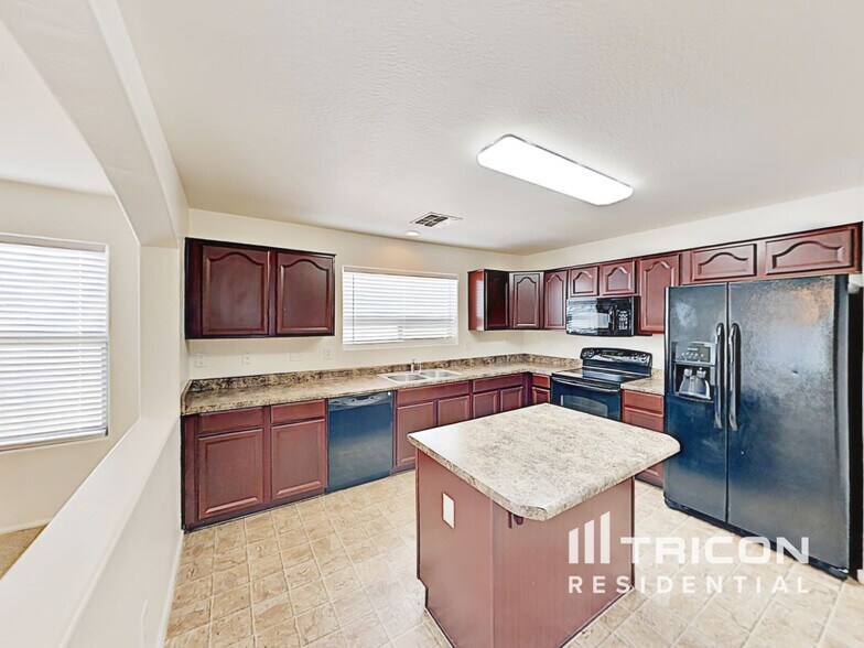 Building Photo - 1275 E Shari St