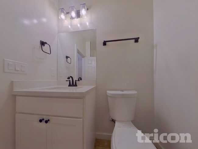 Building Photo - 109 E Mountain View Dr