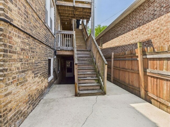 Building Photo - 4338 W Kamerling Ave