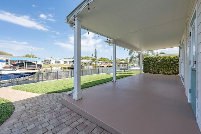 Building Photo - Gorgeous deep water canal front home