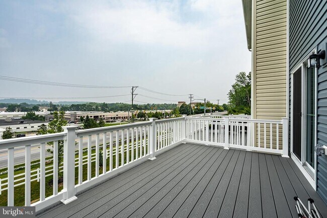 Building Photo - 208 Chase Dr