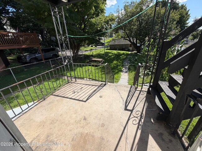 Building Photo - 418 Pear St