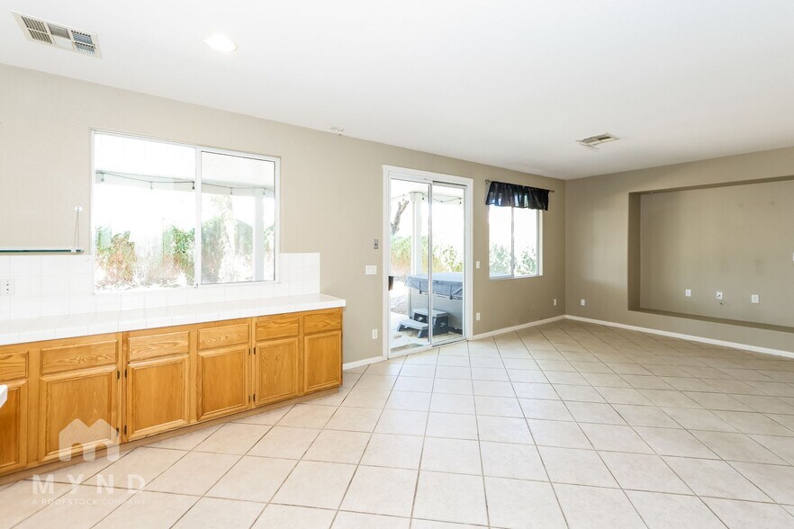 Building Photo - 2728 La Porte Ct