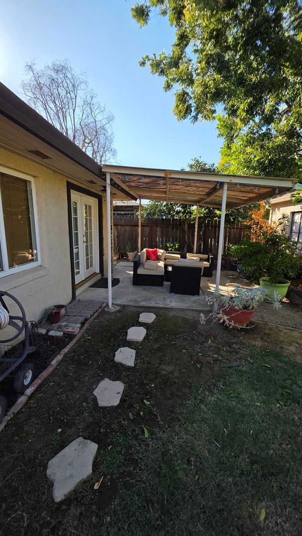 Building Photo - EAST SAC - FURNISHED