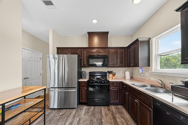 Building Photo - 1009 Niagara St