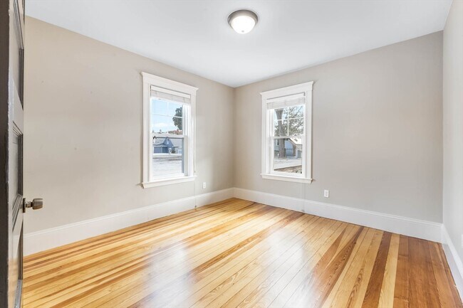 Building Photo - 22 Clarendon Ave