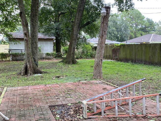 Back Yard - 10218 Silvercrest St