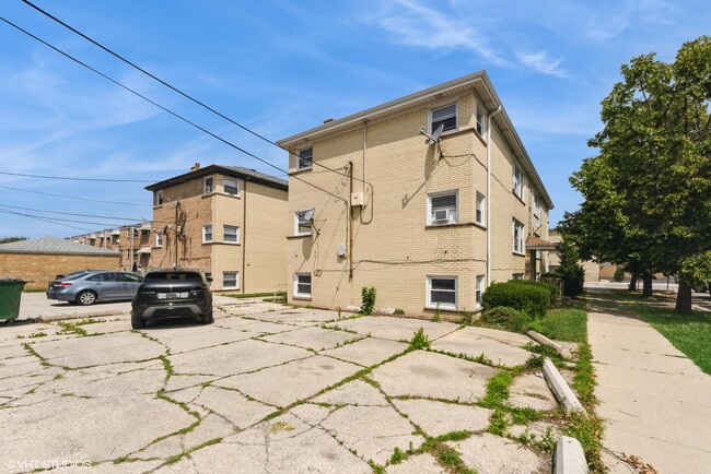 Building Photo - 4752 N Menard Ave