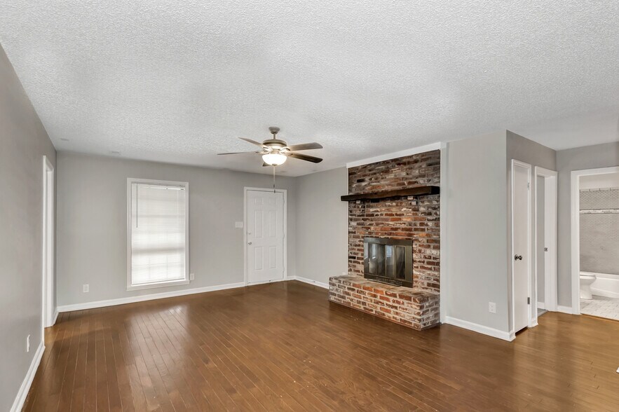 Building Photo - 3909 Fair Oak Ln SW