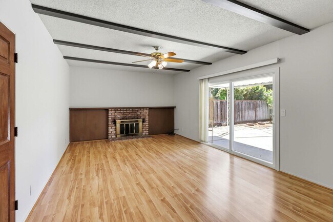 Building Photo - What a Great Home! Available Now!