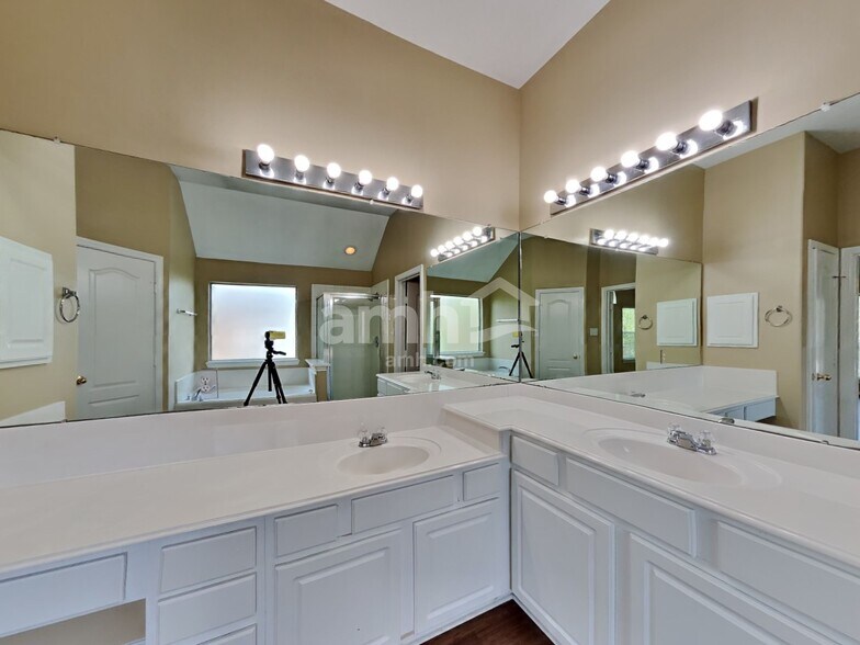 Building Photo - 26004 Castle Meadow Ln