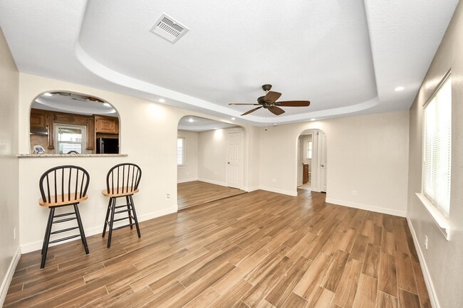 Building Photo - 8925 Homewood Ln