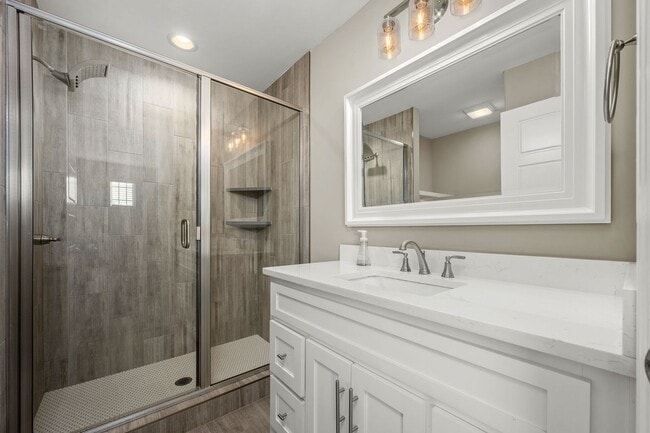 Building Photo - 555 Gresham Ln