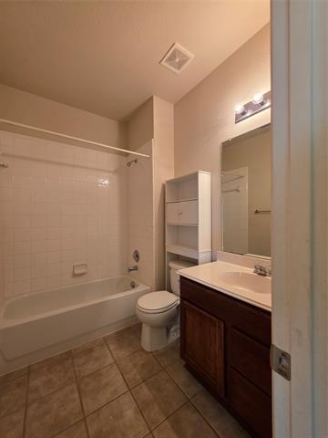 Building Photo - 6000 Mariposa Dr