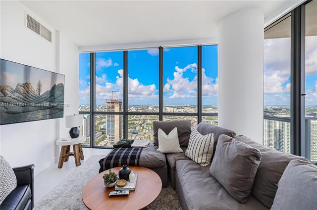 Building Photo - 1100 Biscayne Blvd