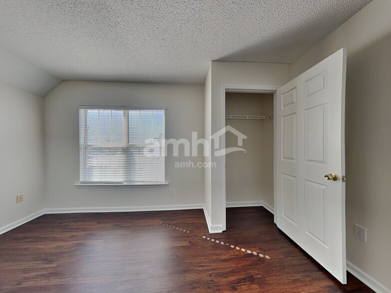 Building Photo - 10126 Illoria Dr