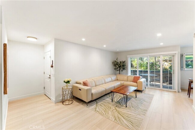 Building Photo - 4724 Park Granada