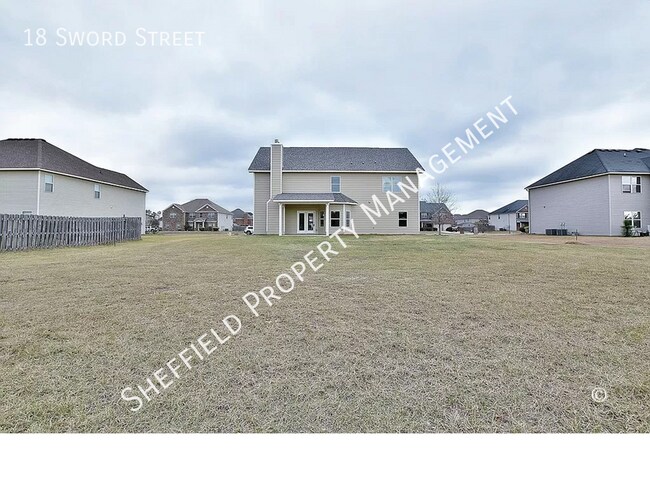 Building Photo - 18 Sword St