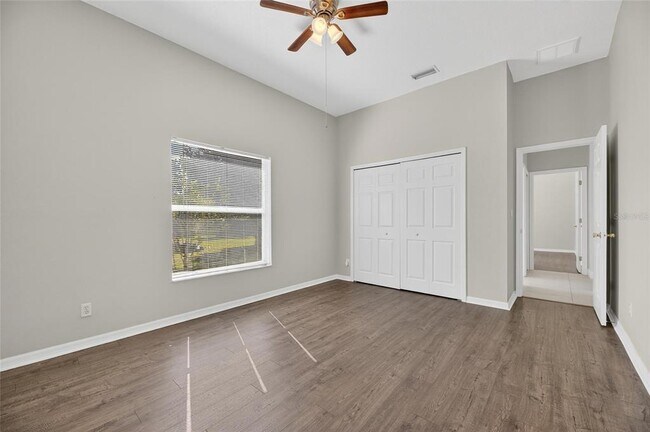 Building Photo - 172 Lake Shore Dr W