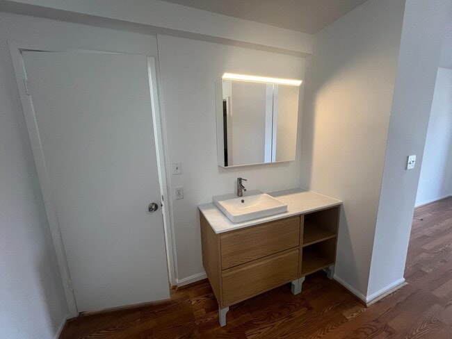 Building Photo - 1600 N Oak St