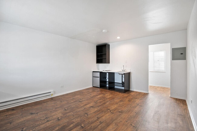 Building Photo - 8600 E Colfax Ave