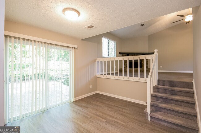 Building Photo - 733 Emerald Forest Cir SW