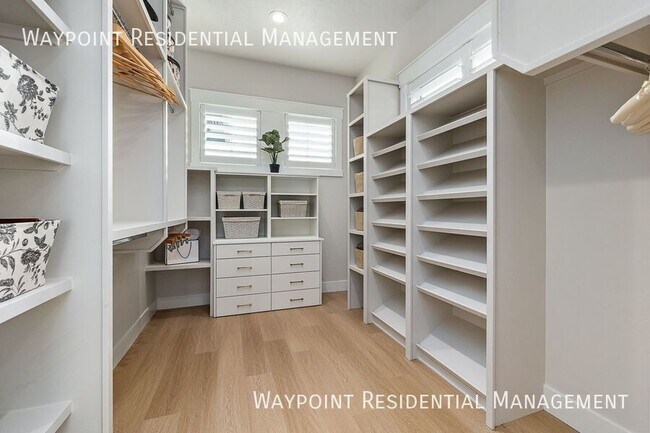 Building Photo - 3570 E Interstellar Ct