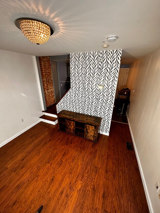 Building Photo - 910 Ramsay St