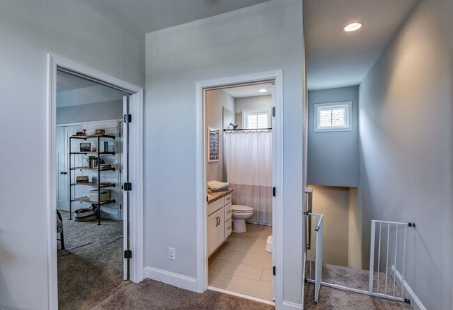 Building Photo - 105 Ridgeline Ln