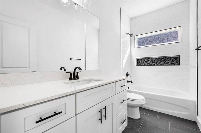Building Photo - 6670 SW 13th Ln