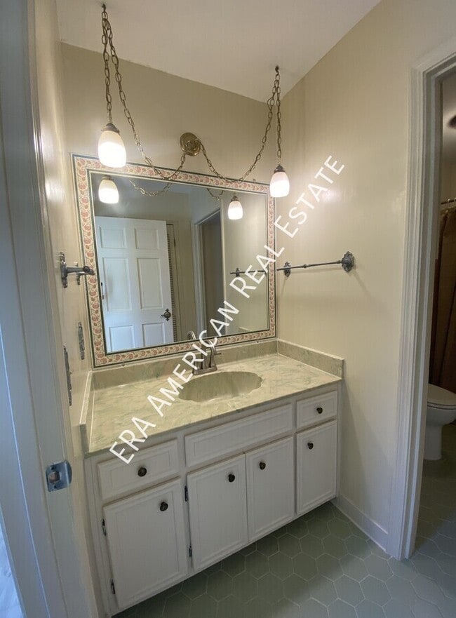 Building Photo - 925 Holbrook Cir