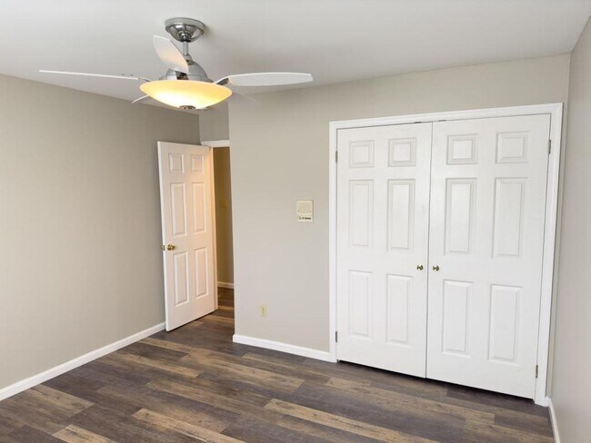 Building Photo - 4549 1/2 Hedgerow Dr