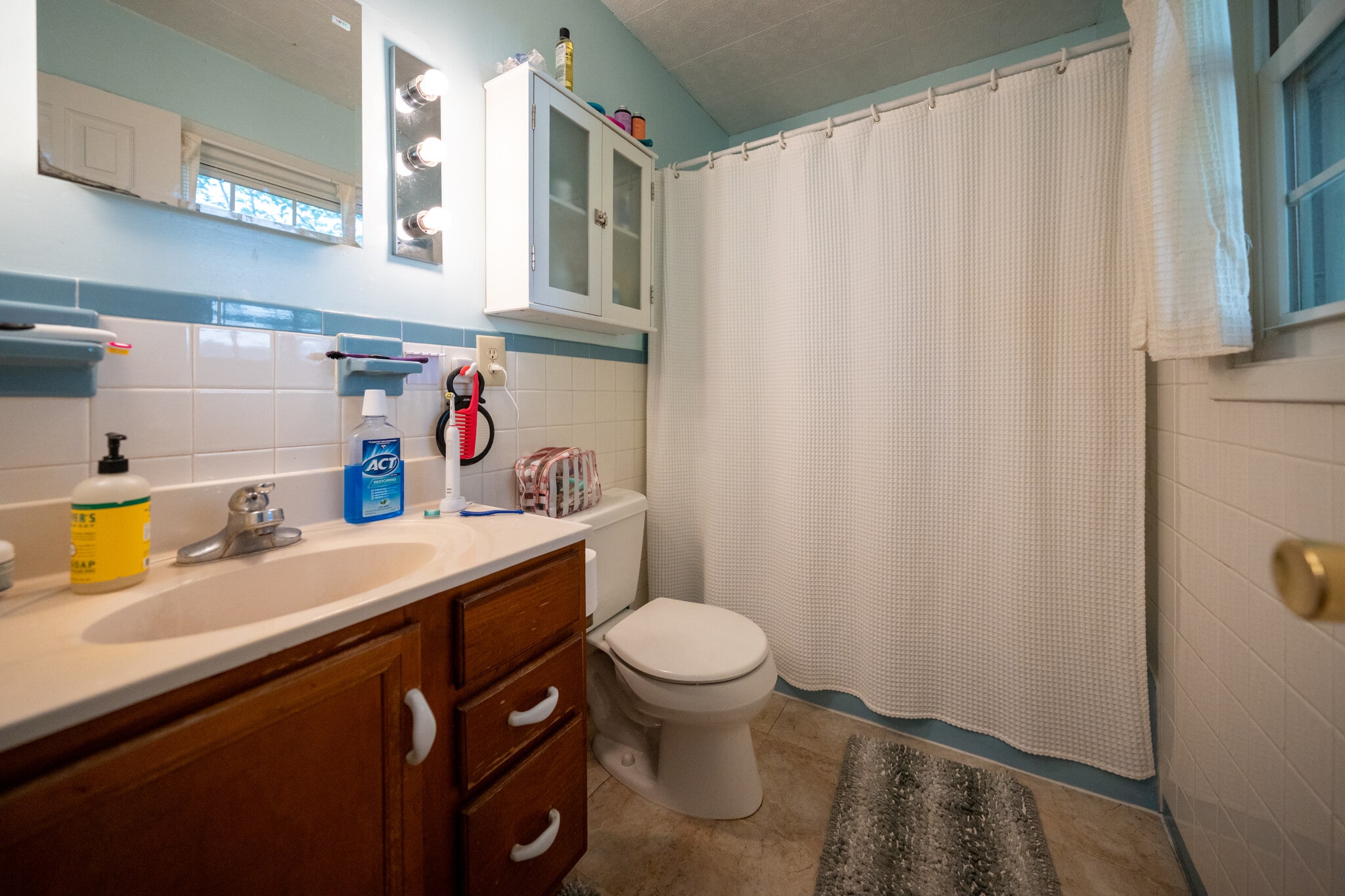 Bathroom 2 - 316 Russelcroft Rd