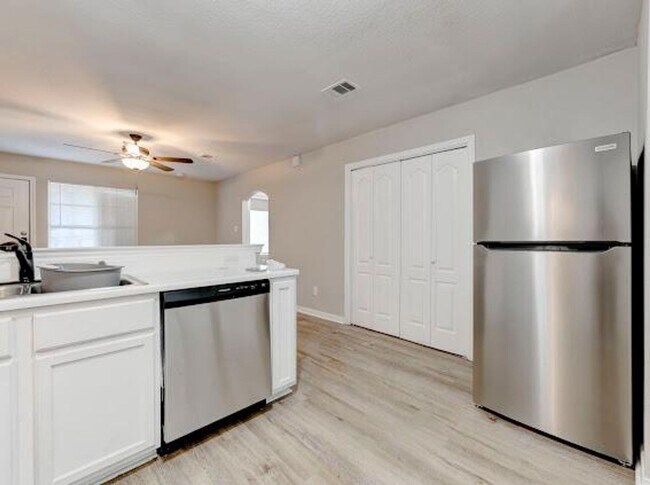 Building Photo - AVAILABLE SOON! (SECTION 8 ACCEPTED)