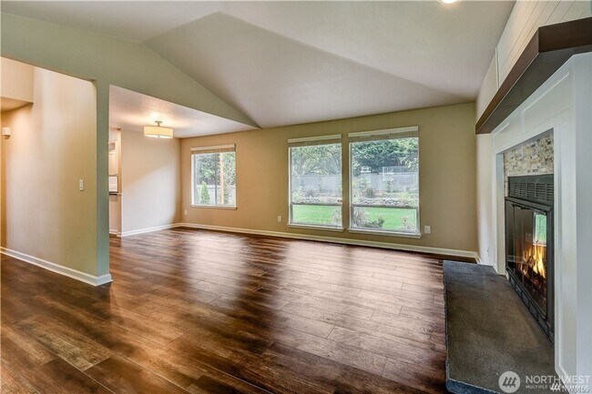 Building Photo - 3bd/2.5ba Renton Home