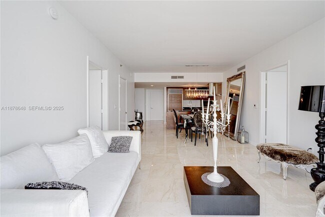 Building Photo - 495 Brickell Ave