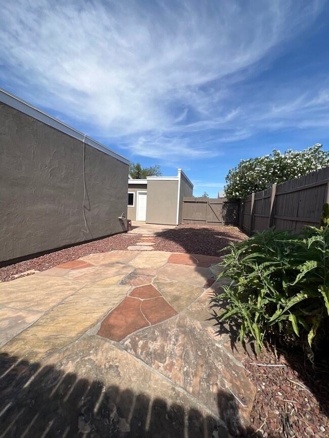 Building Photo - 6368 N Willowhaven Dr