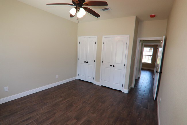 Building Photo - 6140 E Roundbunch Rd