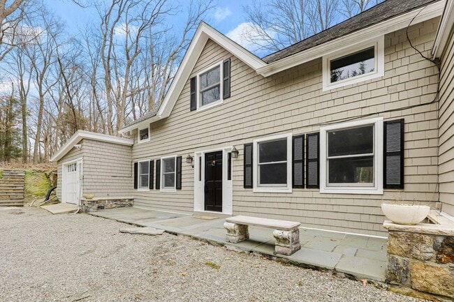 Building Photo - 22 Lake Ridge Rd