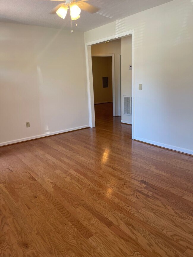 Building Photo - Charming Home in the Heart of the Congaree River District – Prime Location! - 302