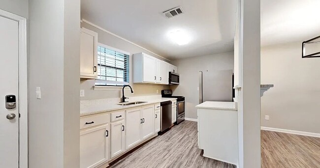 Building Photo - Hidden Gem in Lithonia!!